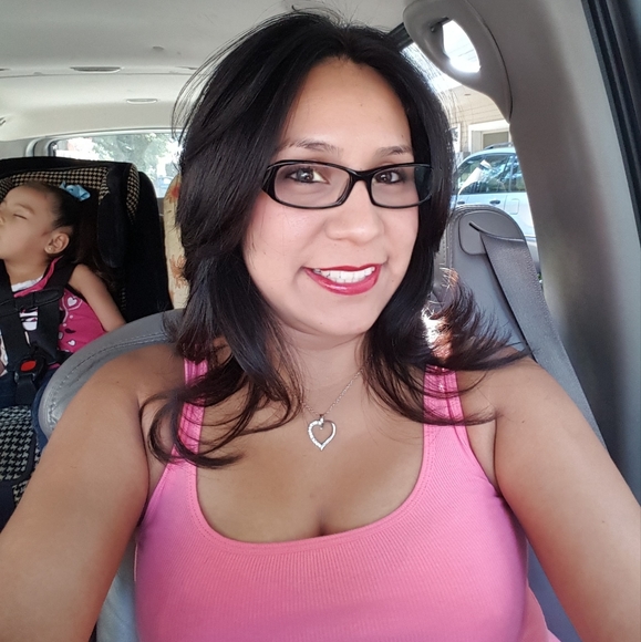 Meet your Posher, Laura - Picture 1 of 1